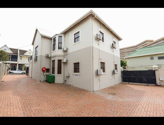 330M² OFFICE FOR SALE IN WINDERMERE